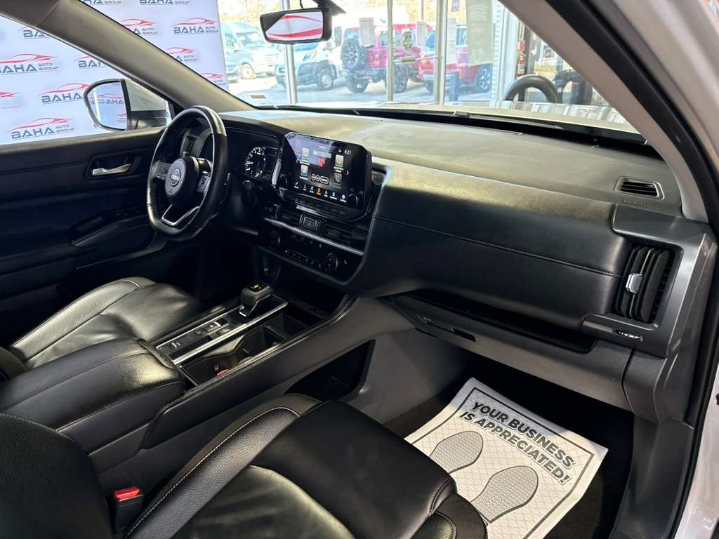 Used 2025 Nissan Pathfinder SL FWD image 46