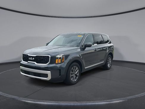 Used 2024 Kia Telluride LX FWD image 4