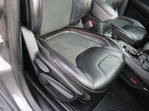 Used 2021 Jeep Cherokee Trailhawk w/ Comfort/Convenience Group image 24