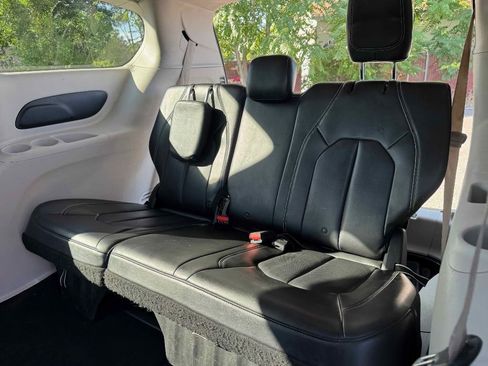 Used 2020 Chrysler Voyager Lxi w/ Cold Weather Group image 24