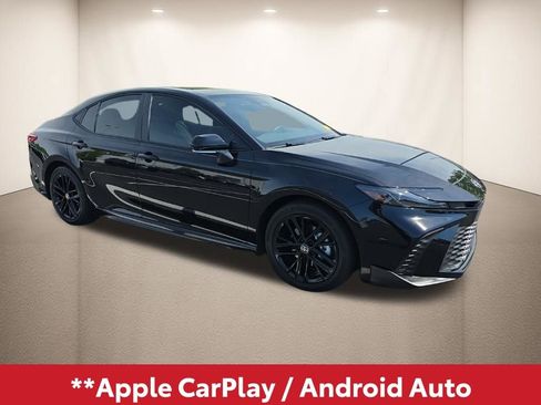 Used 2026 Toyota Camry SE image 3