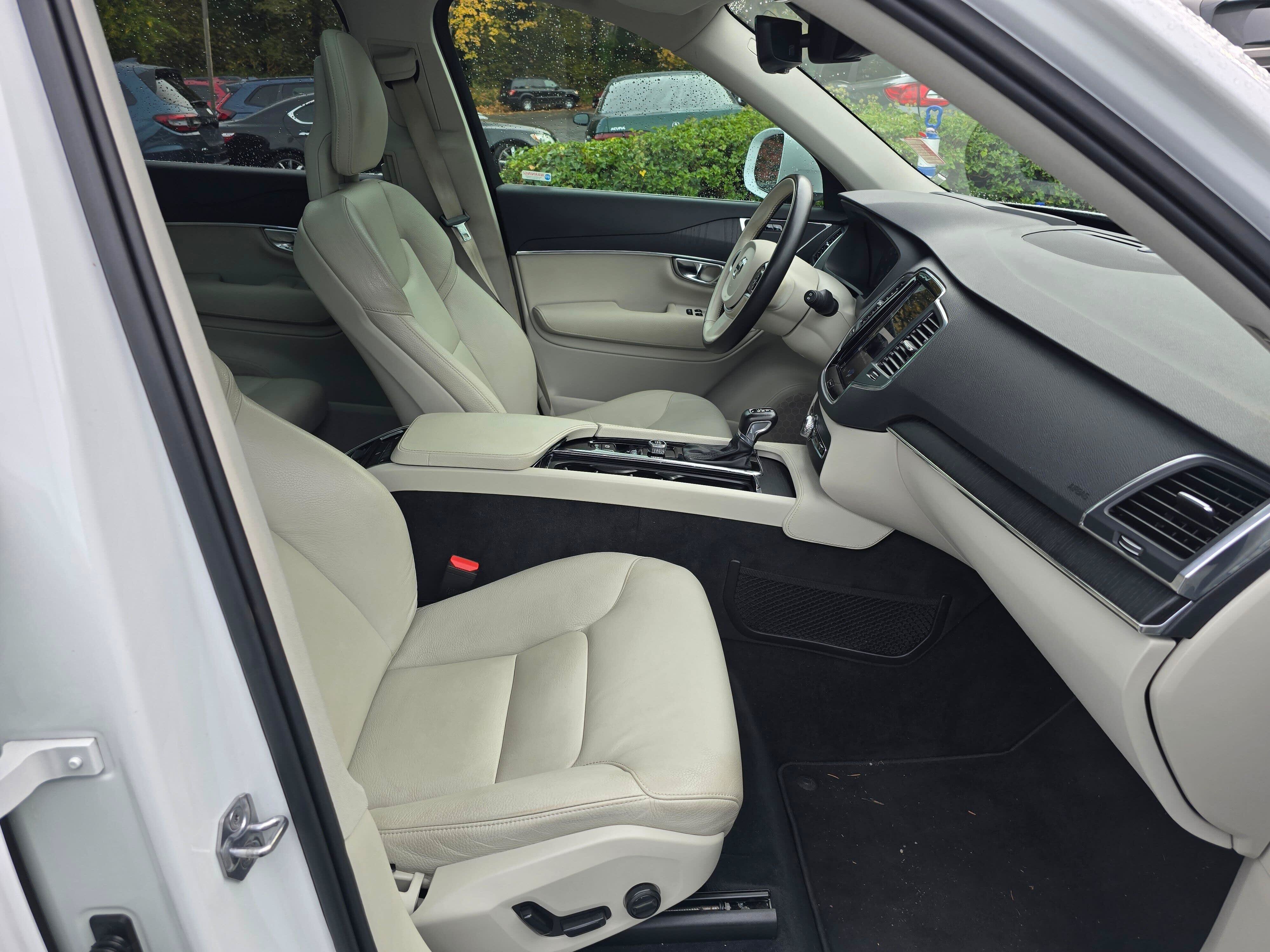 Used 2020 Volvo XC90 T6 Momentum w/ Protection Package Premier AWD/4WD image 11