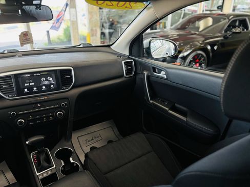 Used 2020 Kia Sportage LX AWD/4WD image 41
