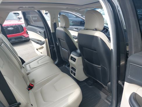 Used 2018 Ford Edge Titanium w/ Technology Package AWD/4WD image 11