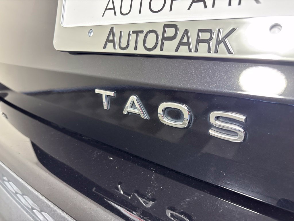 Used 2025 Volkswagen Taos SE FWD image 4