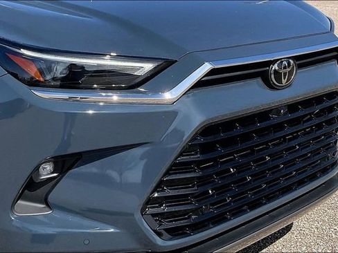 Used 2025 Toyota Grand Highlander Limited image 27