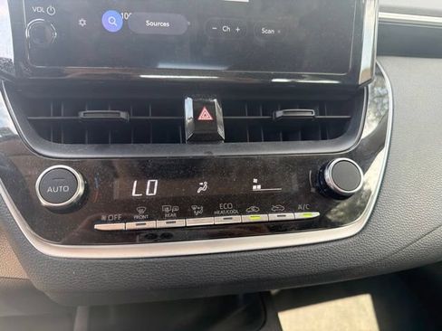 Used 2026 Toyota Corolla LE FWD image 11