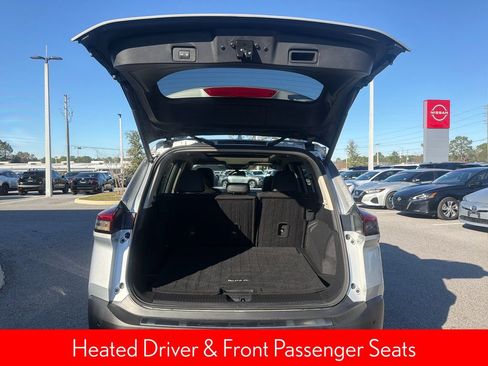 Used 2022 Nissan Rogue SV w/ SV Premium Package image 11