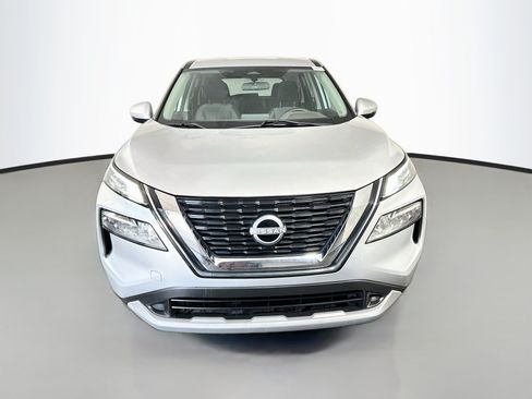 Used 2022 Nissan Rogue SV FWD image 2