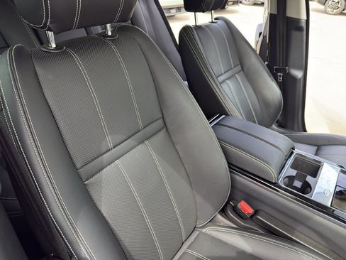 Used 2019 Land Rover Range Rover Velar S AWD/4WD image 33
