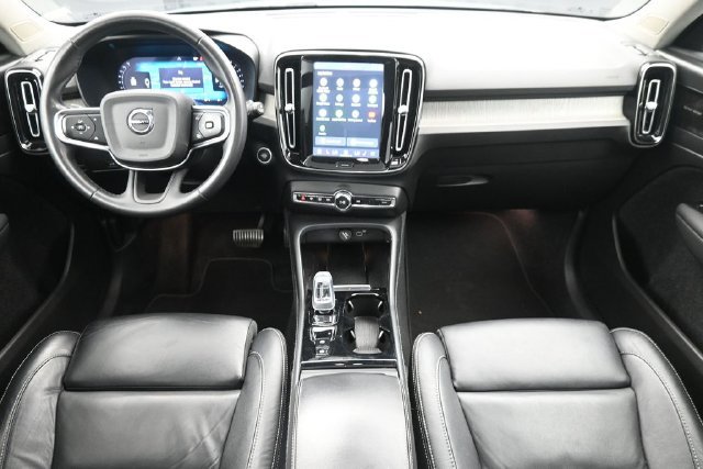 Used 2023 Volvo XC40 B4 Ultimate FWD image 13