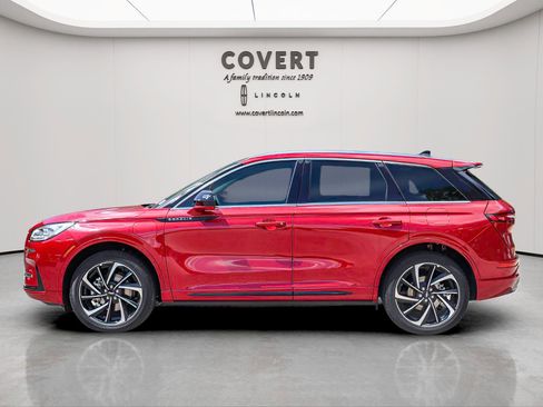 New 2024 Lincoln Corsair Grand Touring image 2