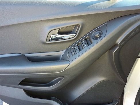 Used 2020 Chevrolet Trax LS w/ Tint and Cruise Package image 12