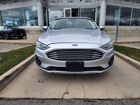 Used 2019 Ford Fusion SE image 2