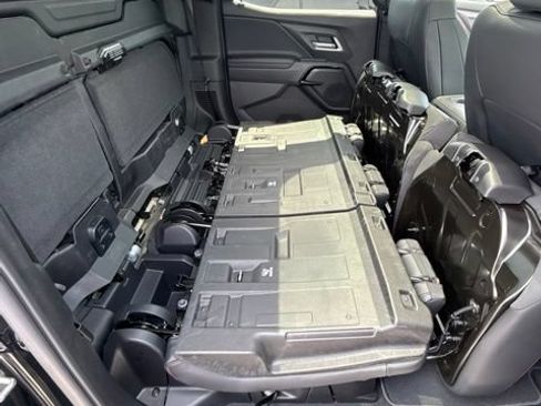 Used 2025 Chevrolet Silverado EV RST AWD/4WD image 36