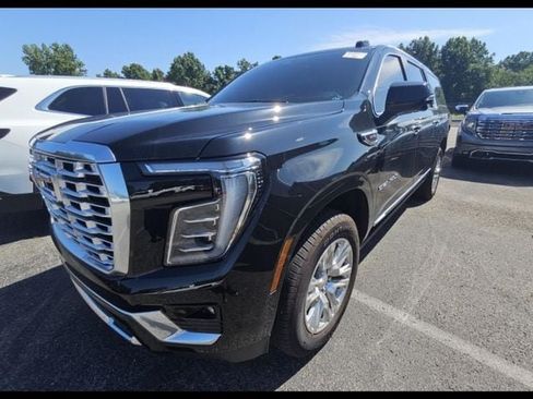 Used 2025 GMC Yukon XL Denali w/ Sun & Power Step Package AWD/4WD image 3