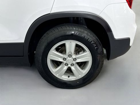 Used 2020 Chevrolet Trax LS w/ Tint and Cruise Package AWD/4WD image 12