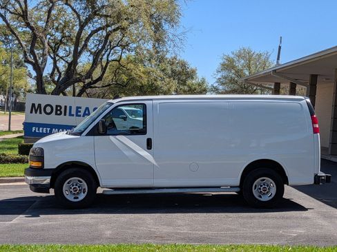 Used 2024 GMC Savana 2500 w/ Driver Convenience Package image 18