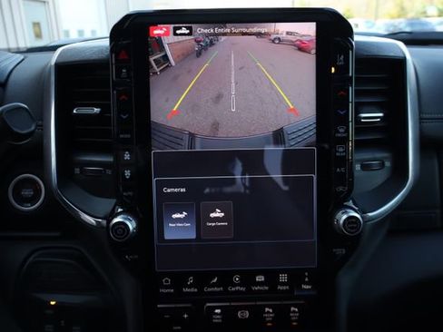 Used 2025 RAM 2500 Laramie AWD/4WD image 26