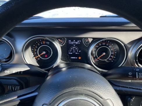 Used 2020 Jeep Gladiator Sport image 12