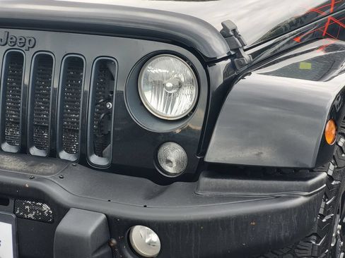 Used 2016 Jeep Wrangler Unlimited Sahara AWD/4WD image 7