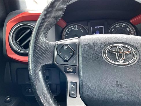 Used 2017 Toyota Tacoma TRD Sport w/ Tow Package RWD image 19