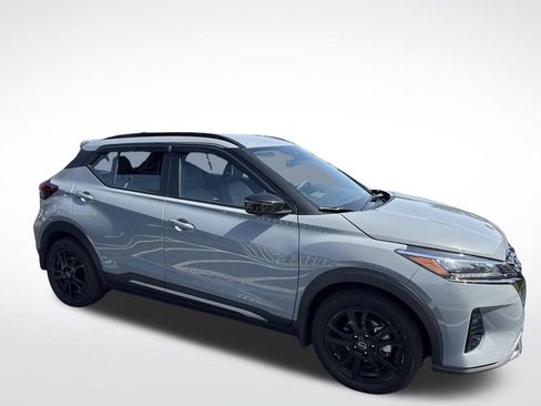 Used 2024 Nissan Kicks SR w/ SR Premium Package FWD image 11