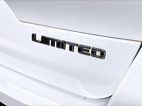 Used 2024 Jeep Grand Cherokee L Limited image 10