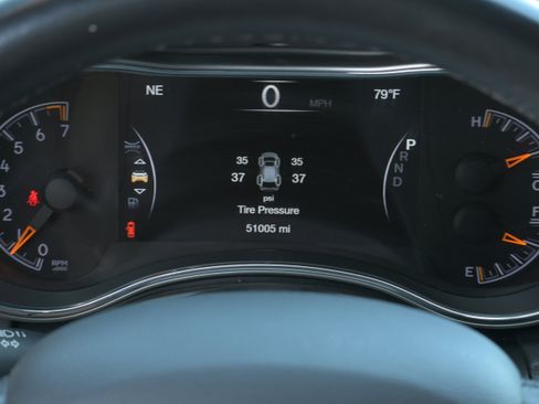 Used 2022 Jeep Grand Cherokee Laredo X image 11