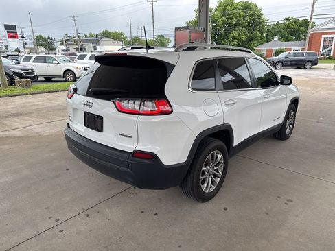 Used 2019 Jeep Cherokee Latitude Plus w/ Cold Weather Group AWD/4WD image 3