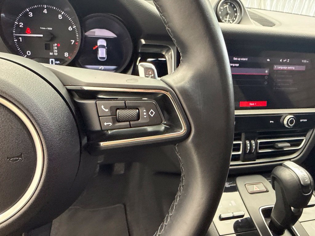 Certified 2024 Porsche Macan AWD/4WD image 35
