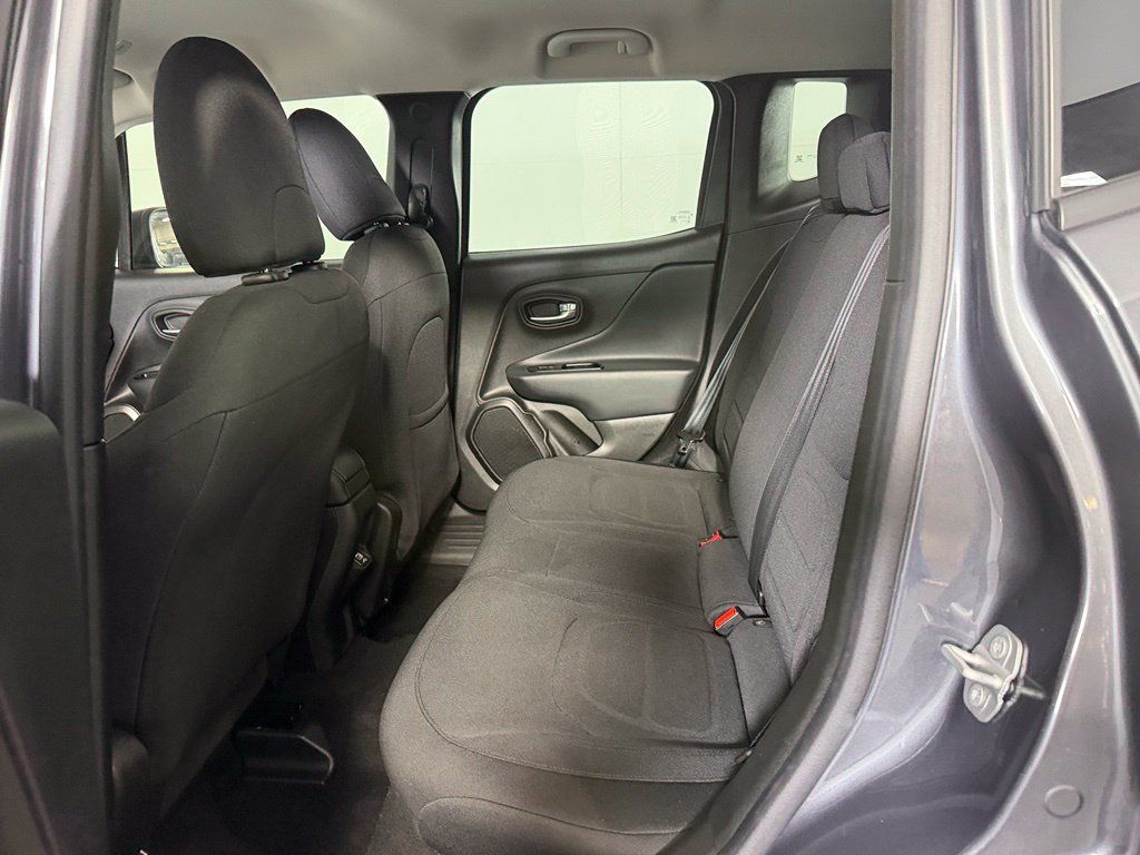 Used 2022 Jeep Renegade Latitude AWD/4WD image 15