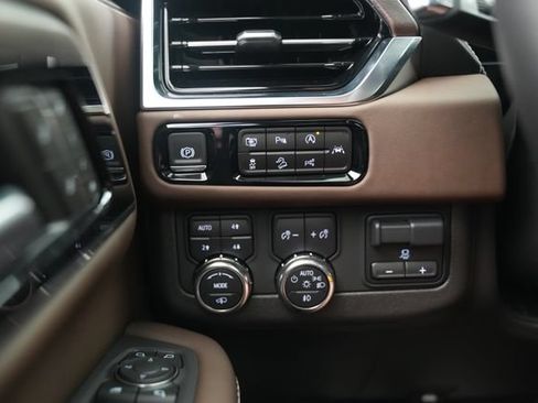 Used 2025 GMC Yukon Denali Ultimate w/ LPO, Floor Liner Package AWD/4WD image 50