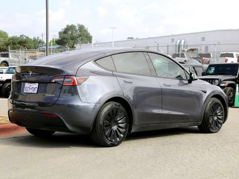 Used 2021 Tesla Model Y Long Range AWD/4WD image 5