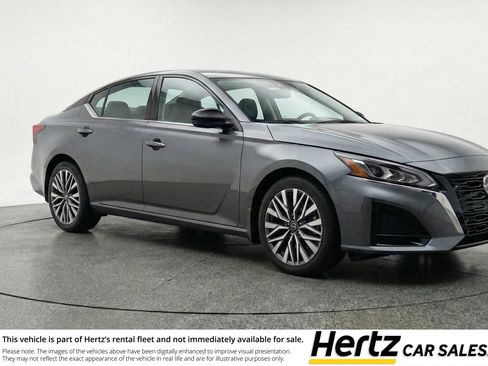 Used 2025 Nissan Altima 2.5 SV image 1