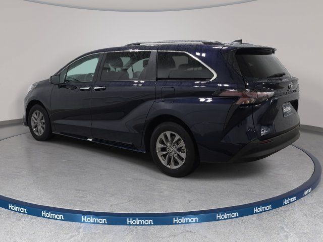 Certified 2026 Toyota Sienna XLE FWD image 7