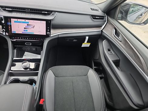 New 2026 Jeep Grand Cherokee L 2WD image 17