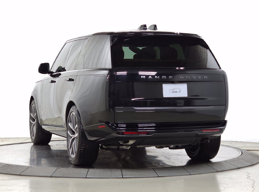 Used 2026 Land Rover Range Rover SE AWD/4WD image 3