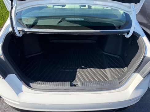 Used 2024 Honda Accord Touring image 7