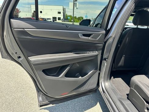 Used 2024 Volkswagen Atlas Cross Sport SE w/ Panoramic Sunroof Package FWD image 22