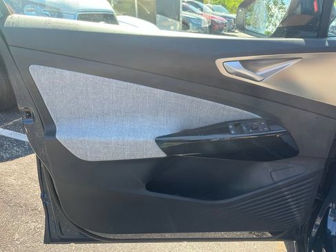 Used 2023 Volkswagen ID.4 Pro RWD image 9