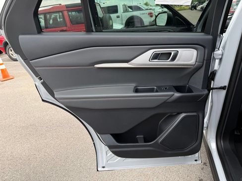 New 2026 Ford Explorer Active RWD image 11