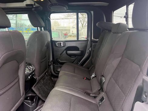 Used 2022 Jeep Gladiator Sport AWD/4WD image 11