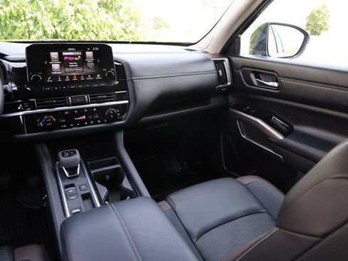 Certified 2025 Nissan Pathfinder Platinum w/ Cargo Package FWD image 30
