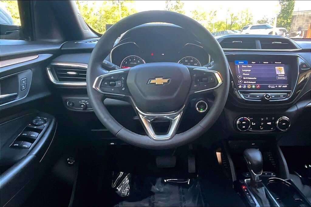 Used 2022 Chevrolet TrailBlazer ACTIV w/ Sun and Liftgate Package FWD image 7