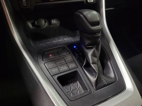 Used 2019 Toyota RAV4 LE w/ Carpet Mat Package AWD/4WD image 15