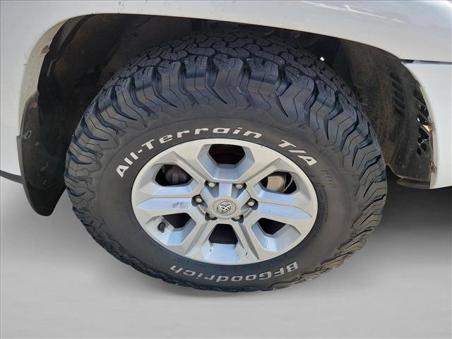 Used 2017 Toyota 4Runner SR5 AWD/4WD image 10