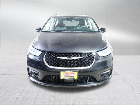 Used 2022 Chrysler Pacifica Touring-L image 2