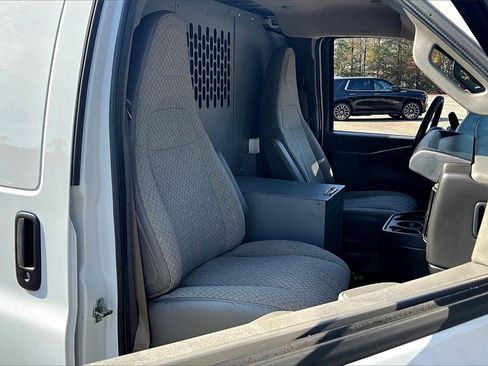 Certified 2022 Chevrolet Express 2500 w/ Driver Convenience Package image 24