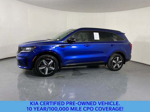 Certified 2022 Kia Sorento S w/ Panoramic Sunroof Package image 3